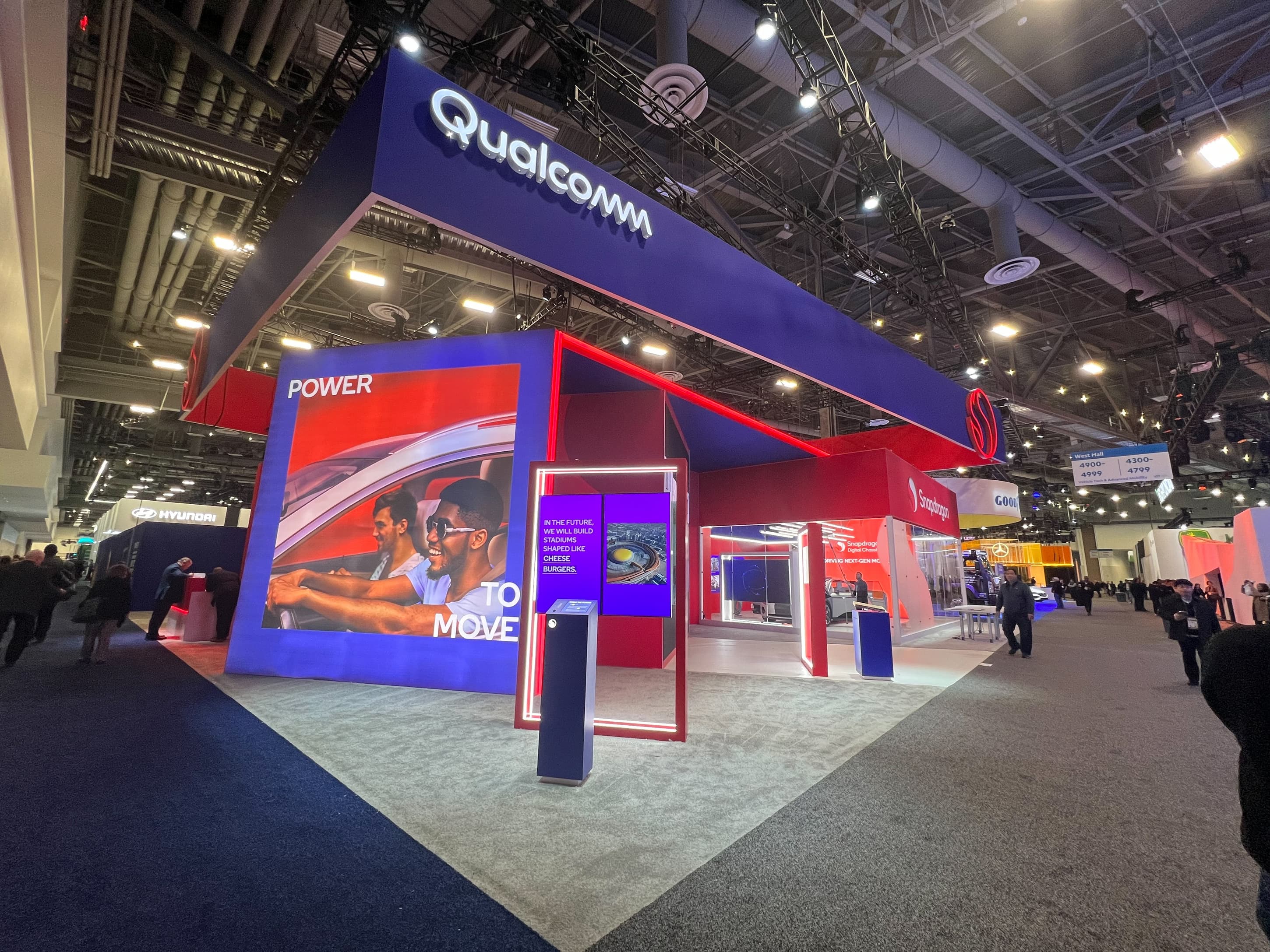 Qualcomm_01_available-light_trade-show