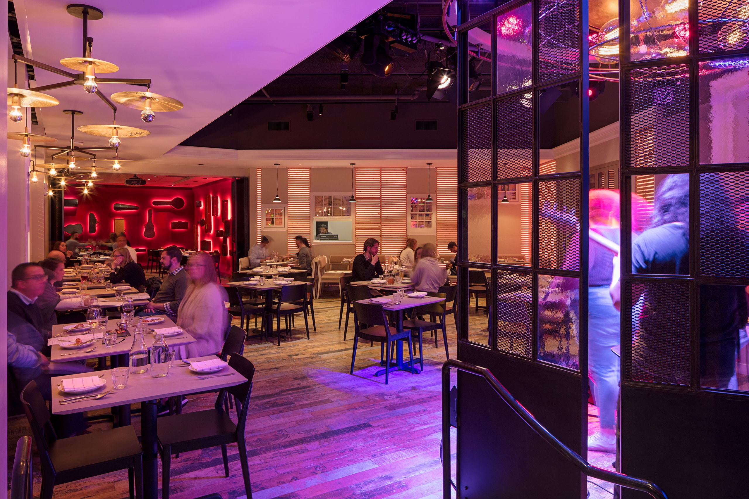 B3_03_available-light_architecture