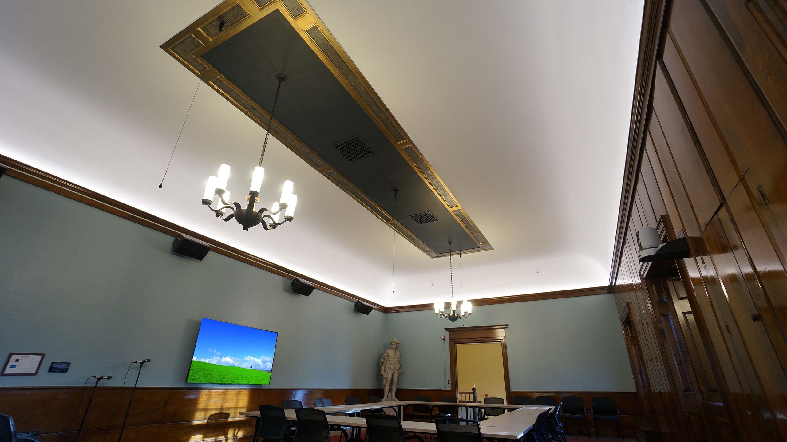 Cary_04_available-light_architecture