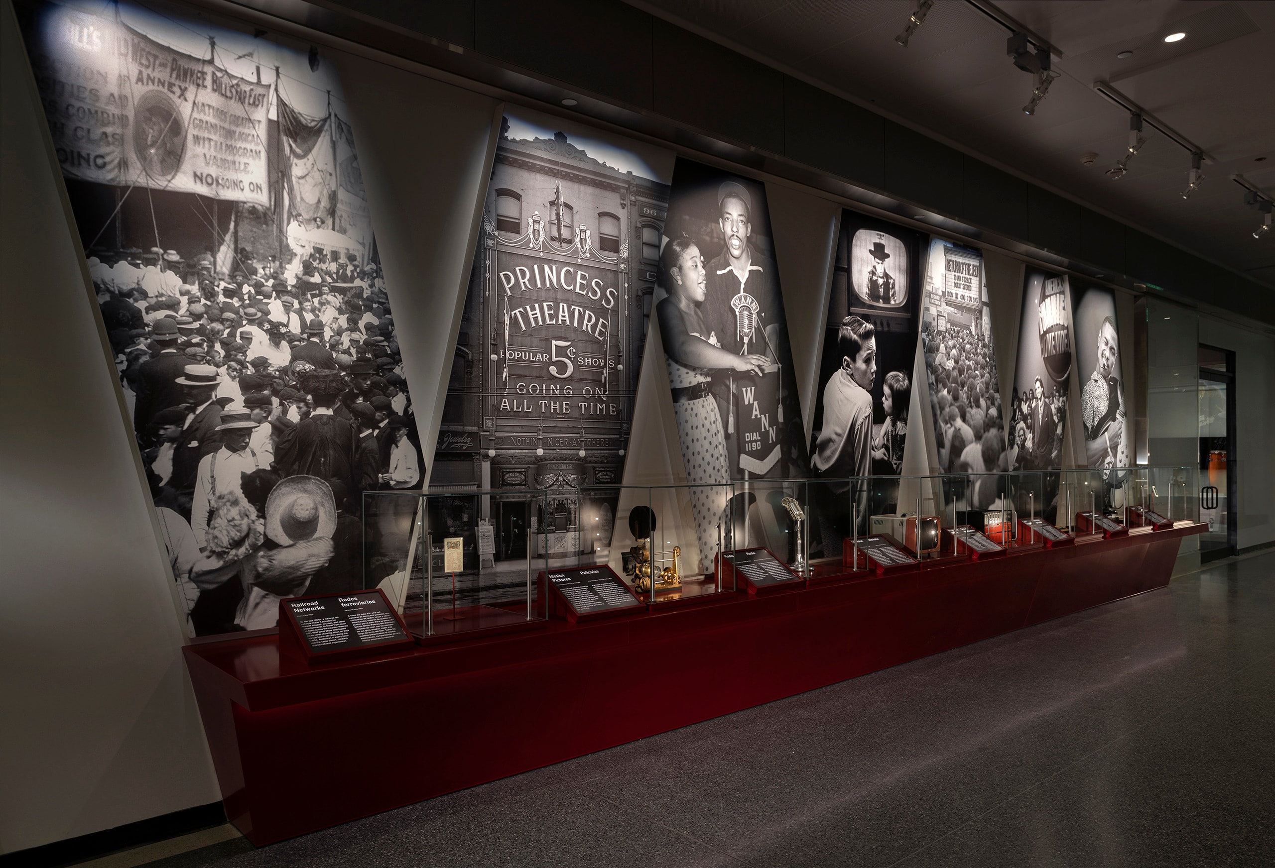 EntNat_05_available-light_museum