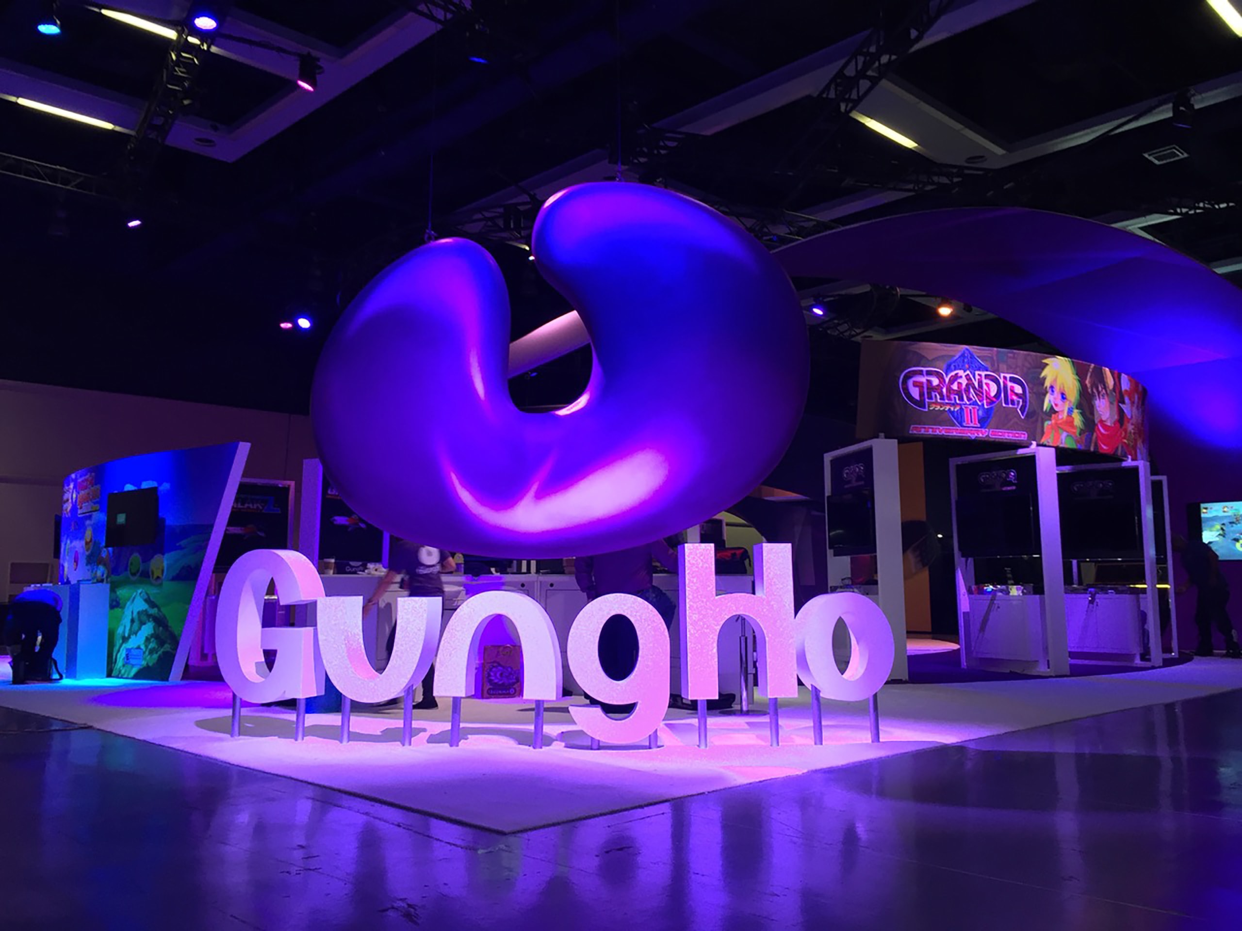 GungHo_01_available-light_trade-show