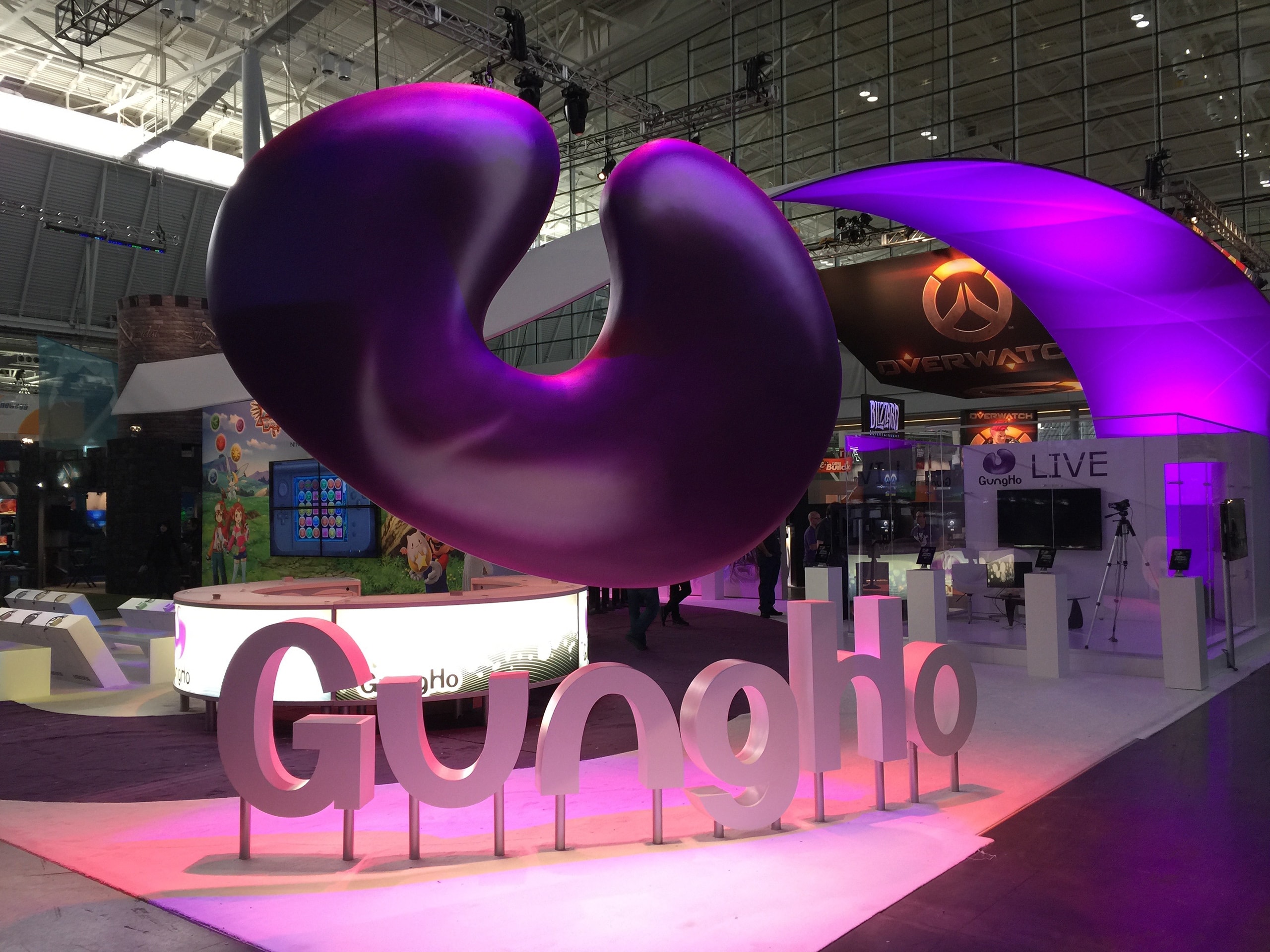 GungHo_03_available-light_trade-show