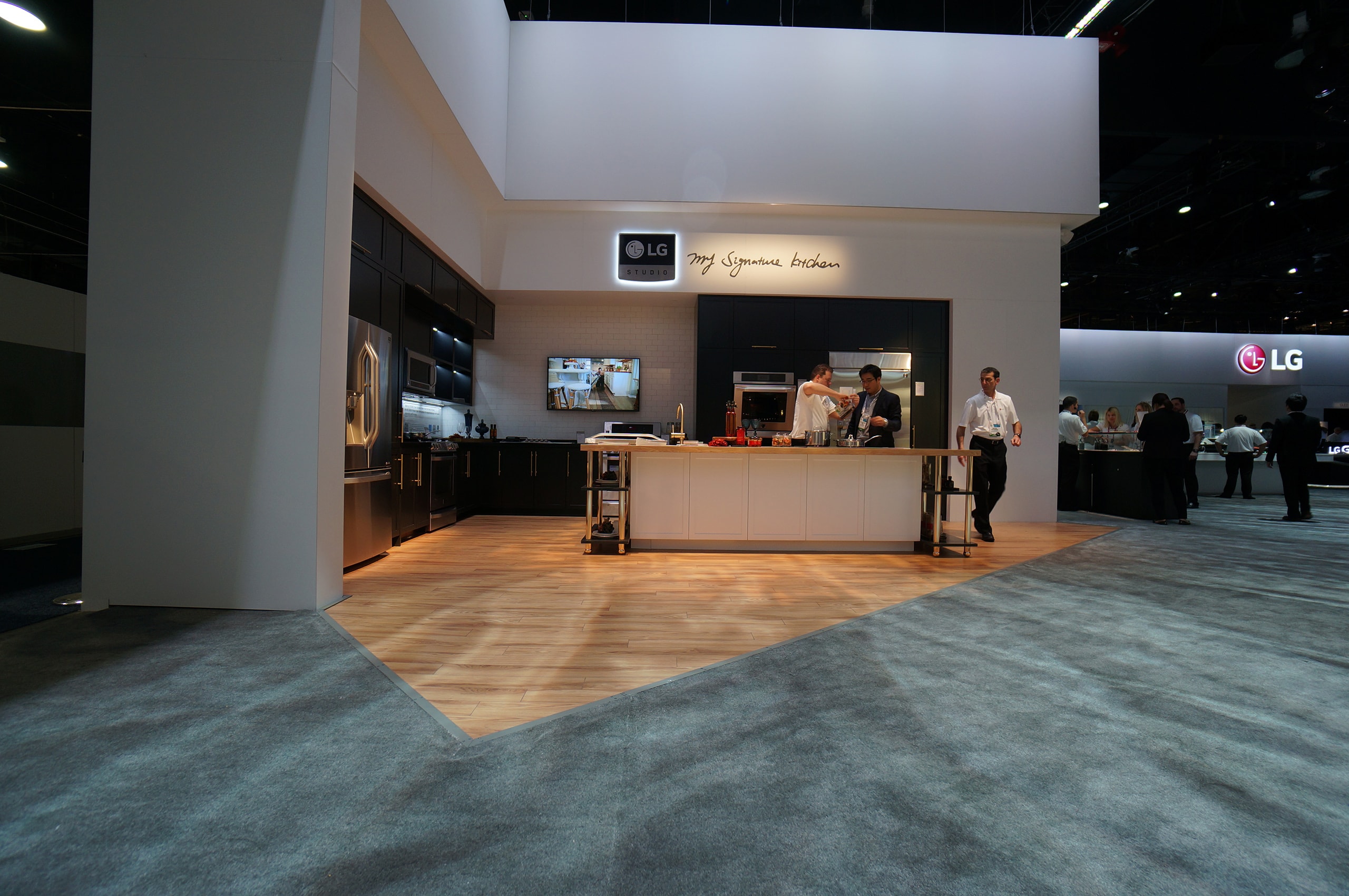 LG_03_available-light_trade-show