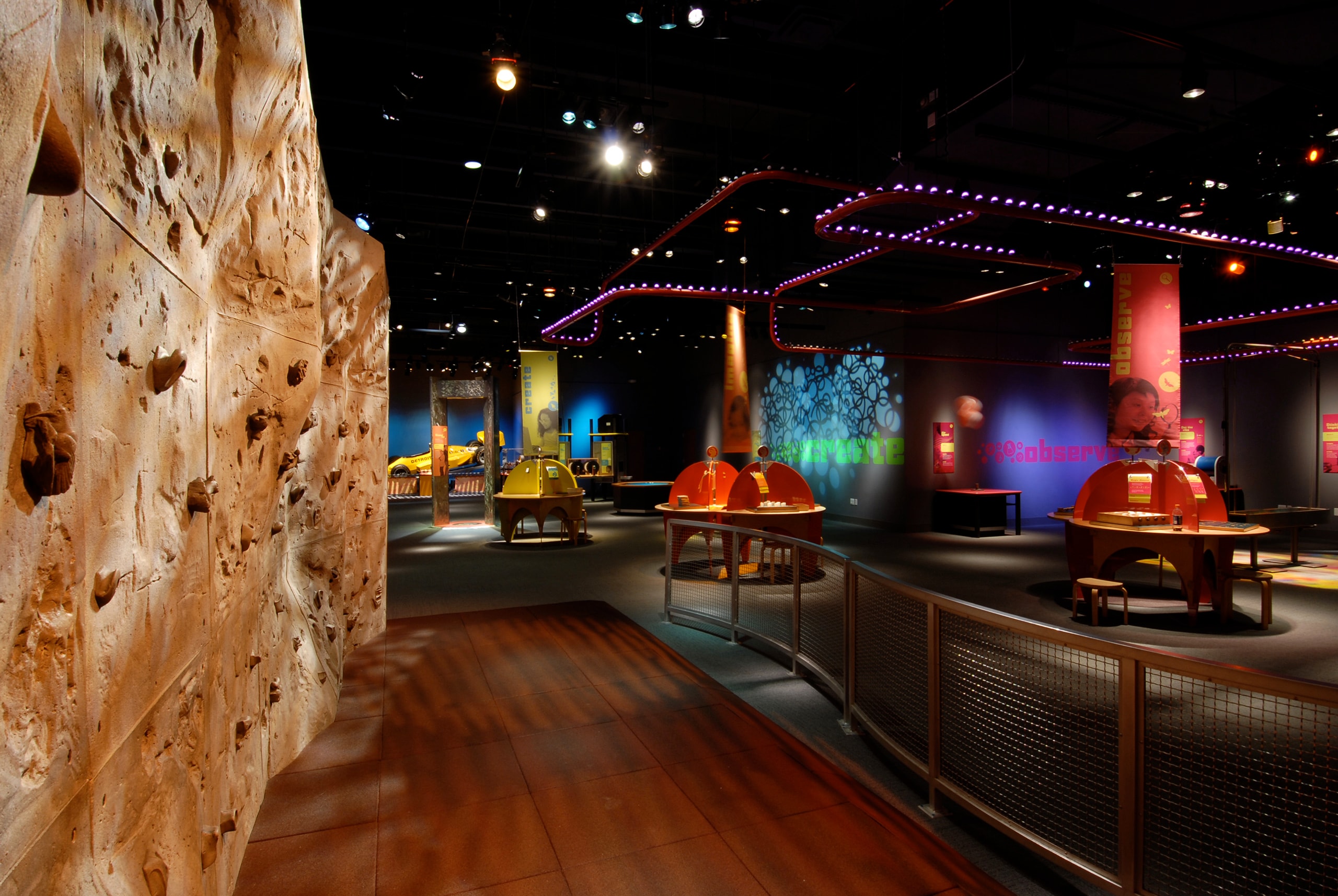 LSC_05_available-light_museum