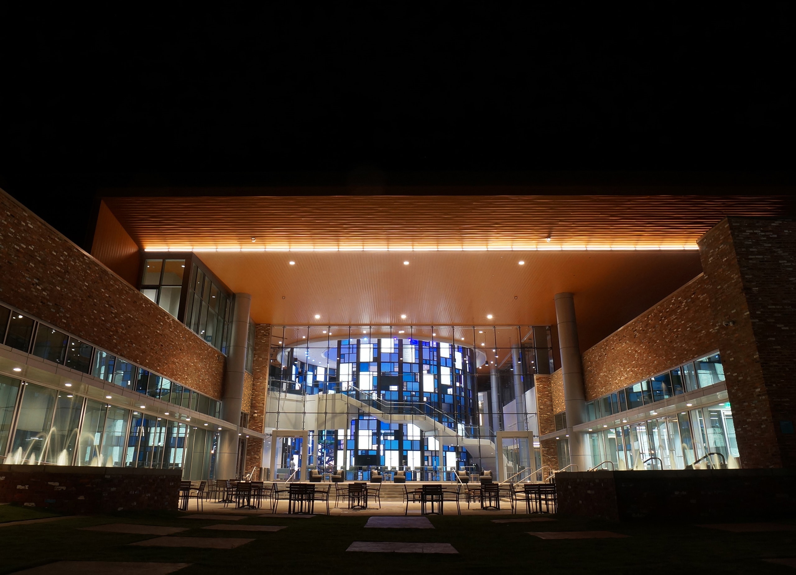 MAEEX_03_available-light_architecture