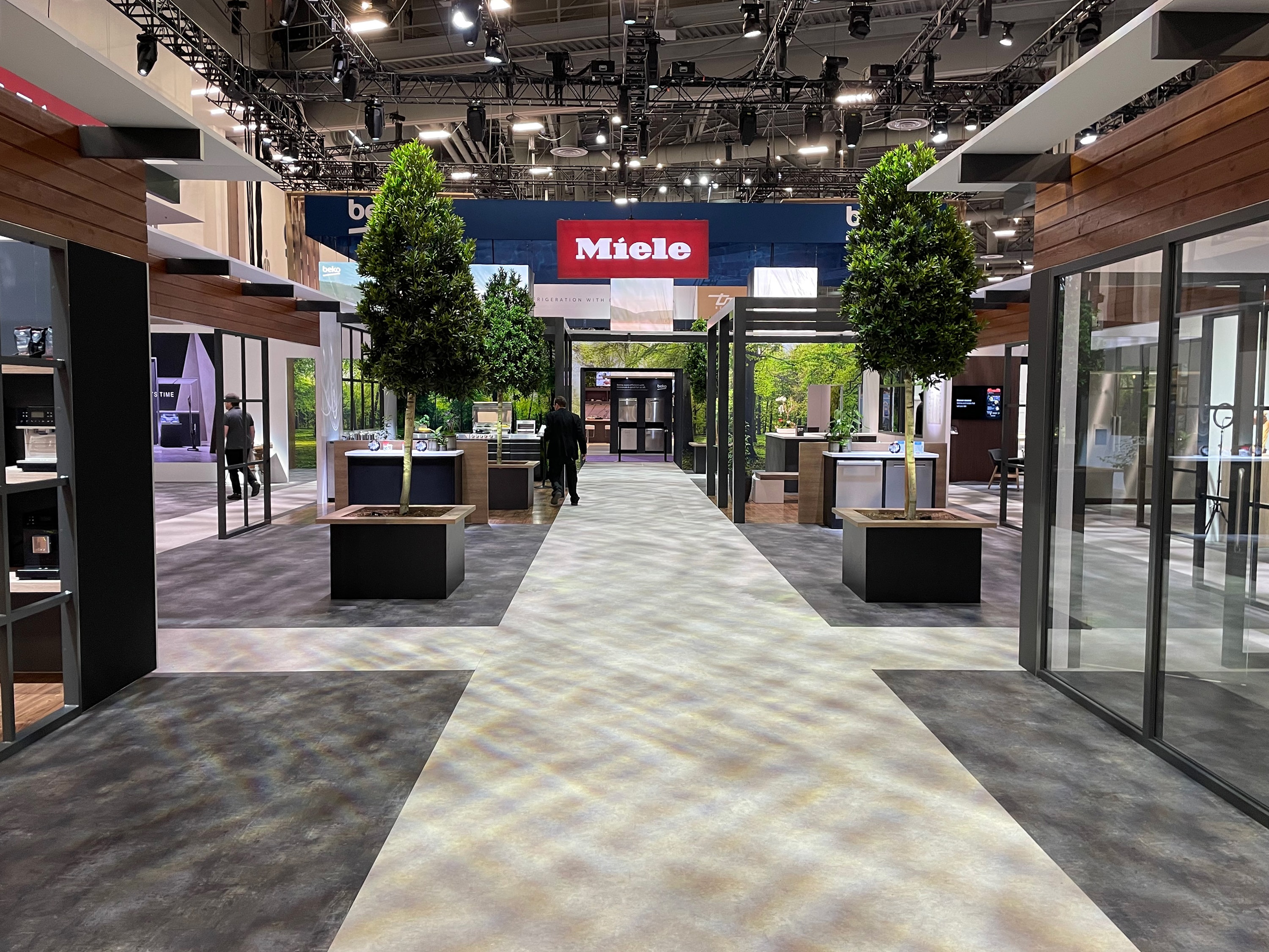 Miele_02_available-light_trade-show