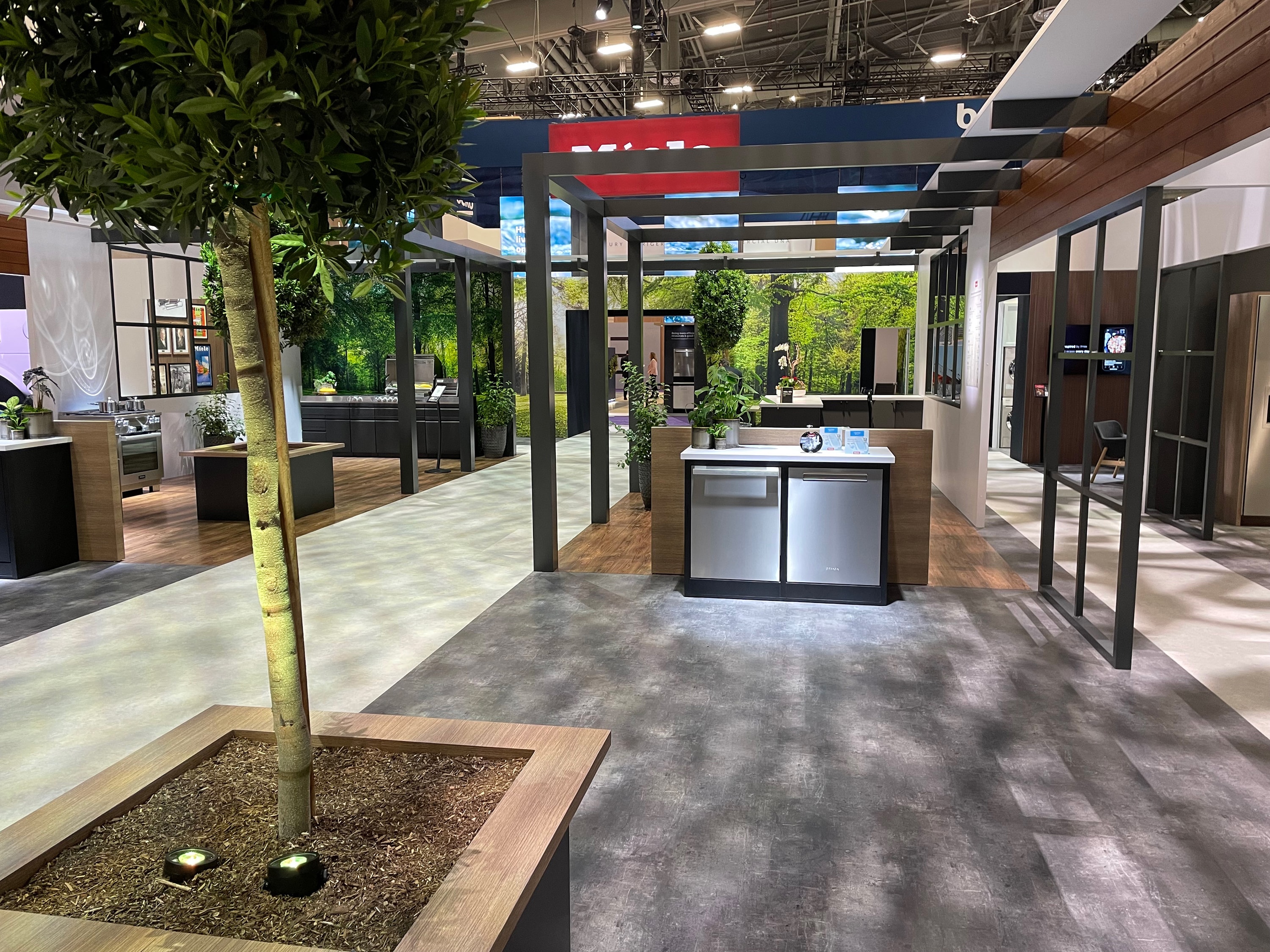 Miele_03_available-light_trade-show