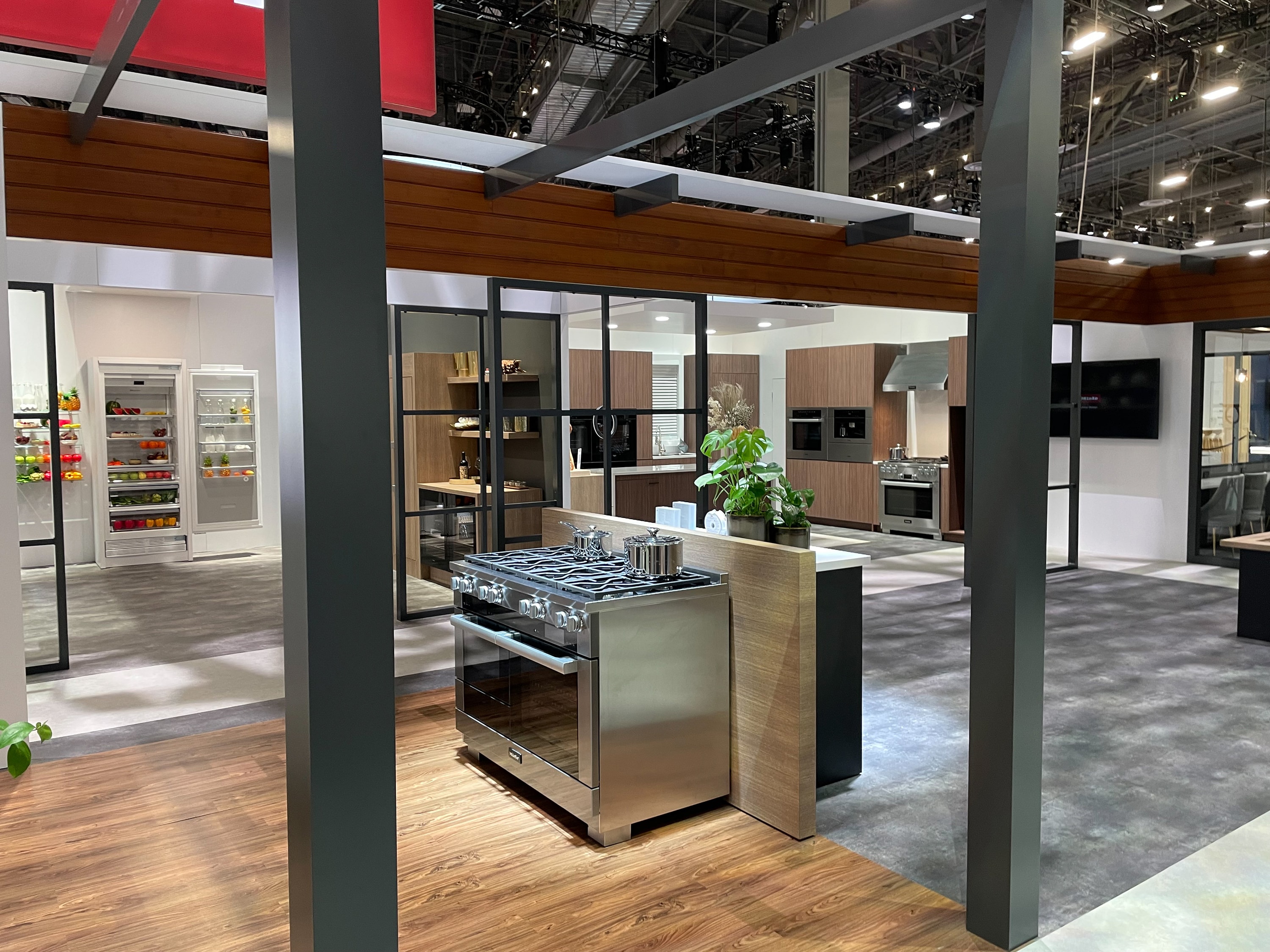 Miele_04_available-light_trade-show