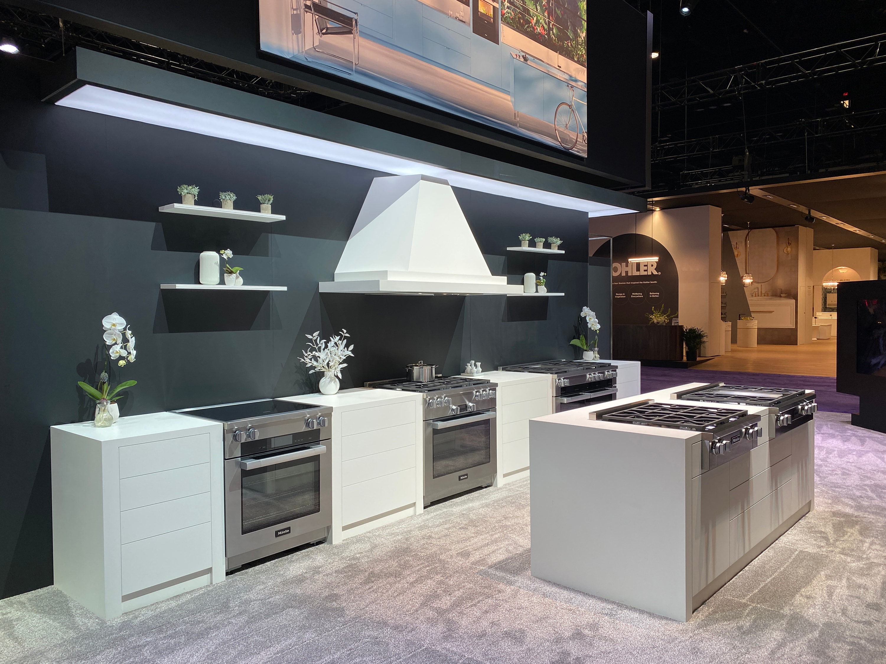 Miele_06_available-light_trade-show