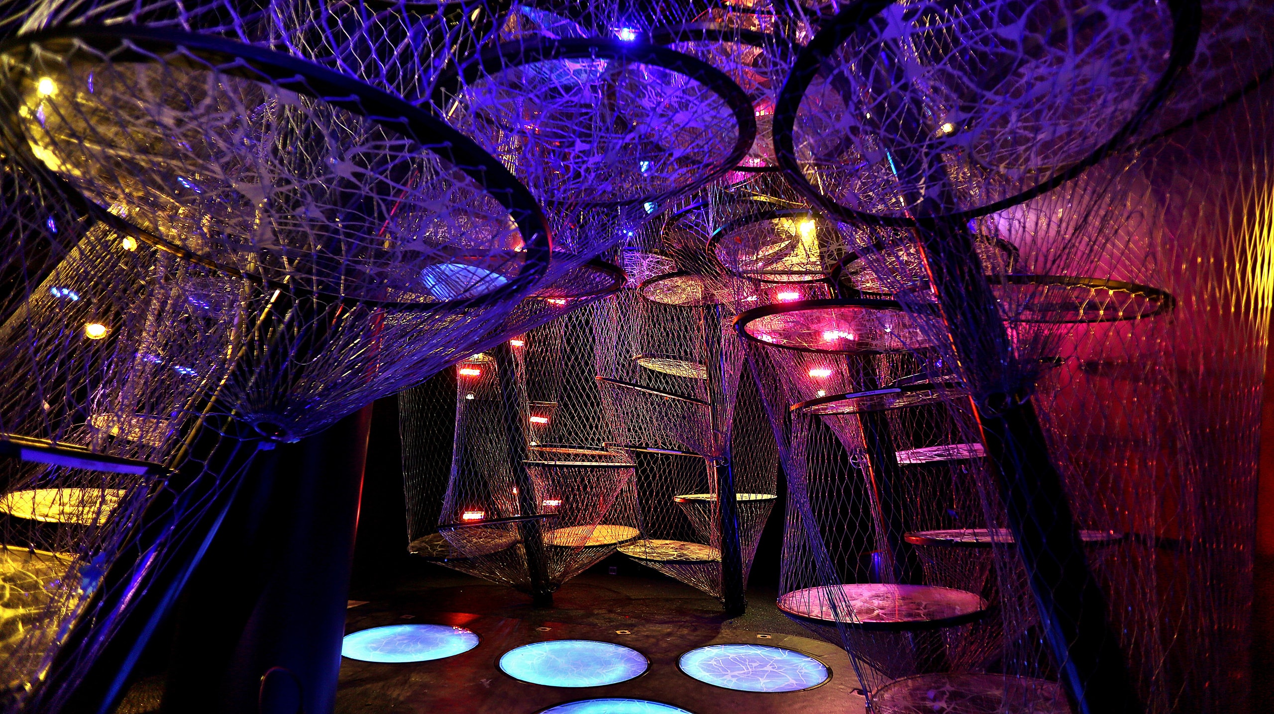 NeuralClimber_01_available-light_museum