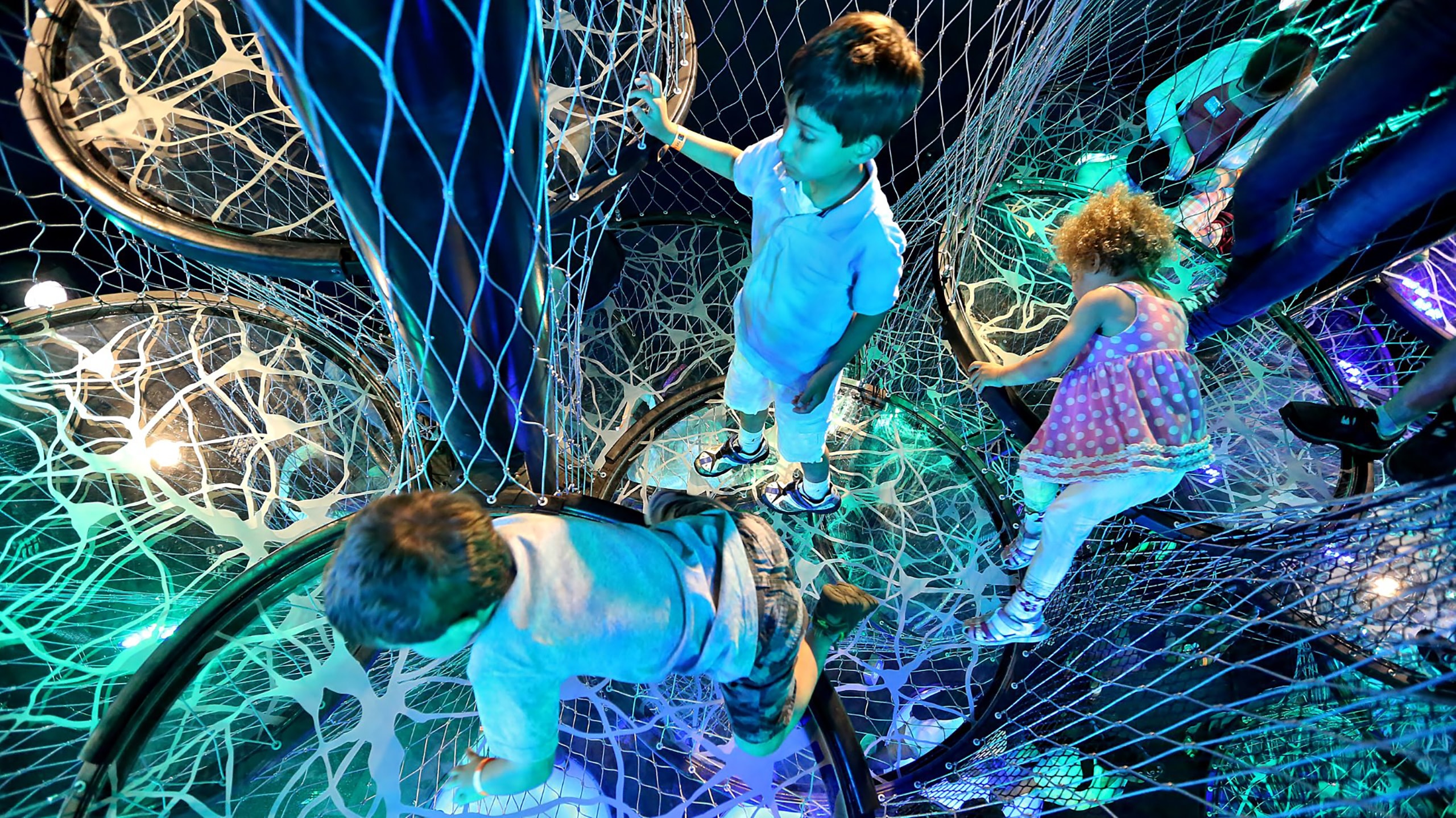 NeuralClimber_02_available-light_museum