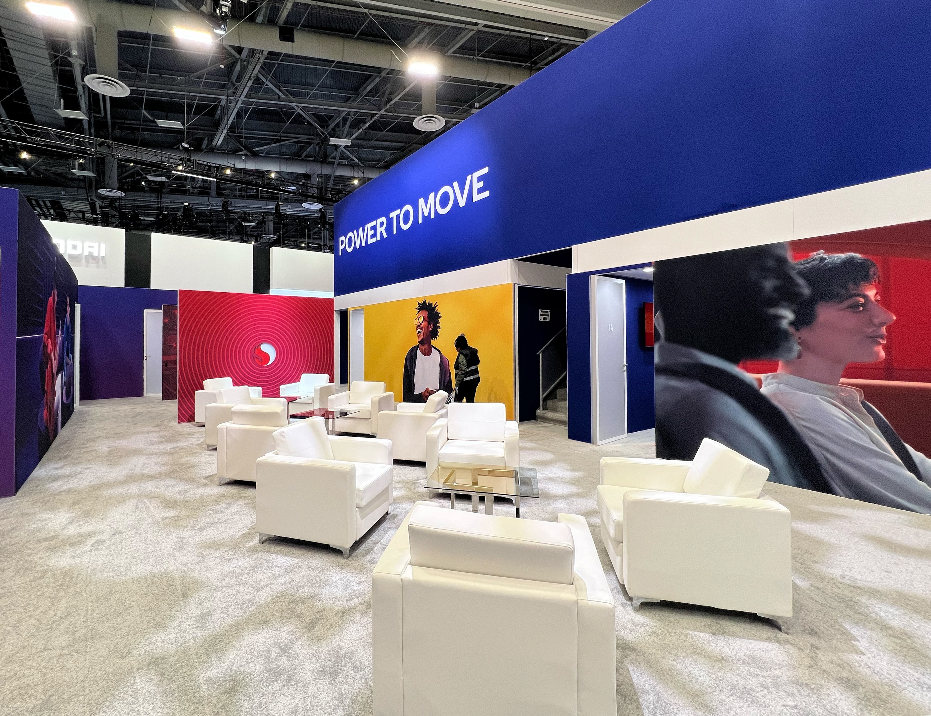 Qualcomm_02_available-light_trade-show