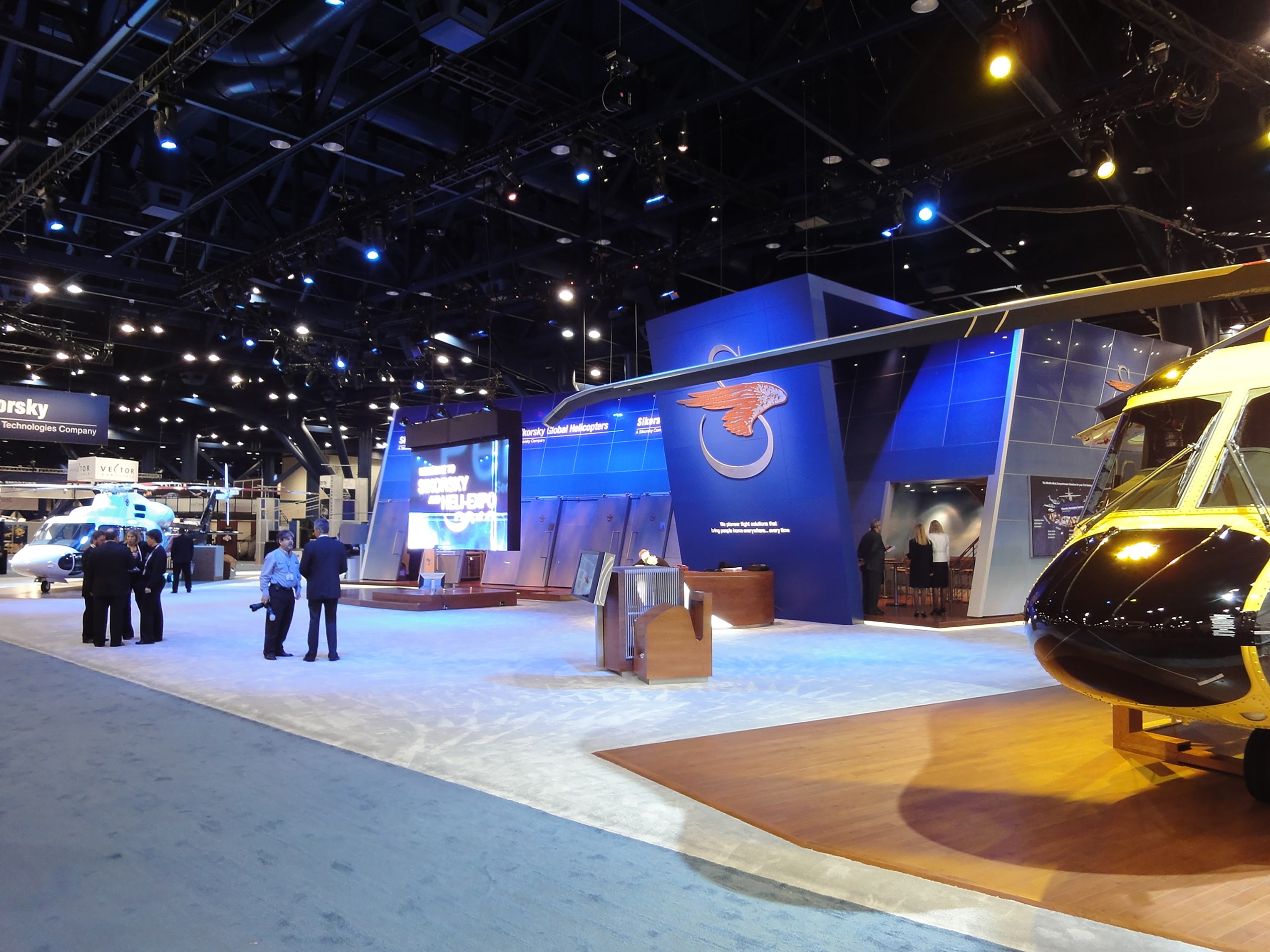 Sikorsky_03_available-light_trade-show