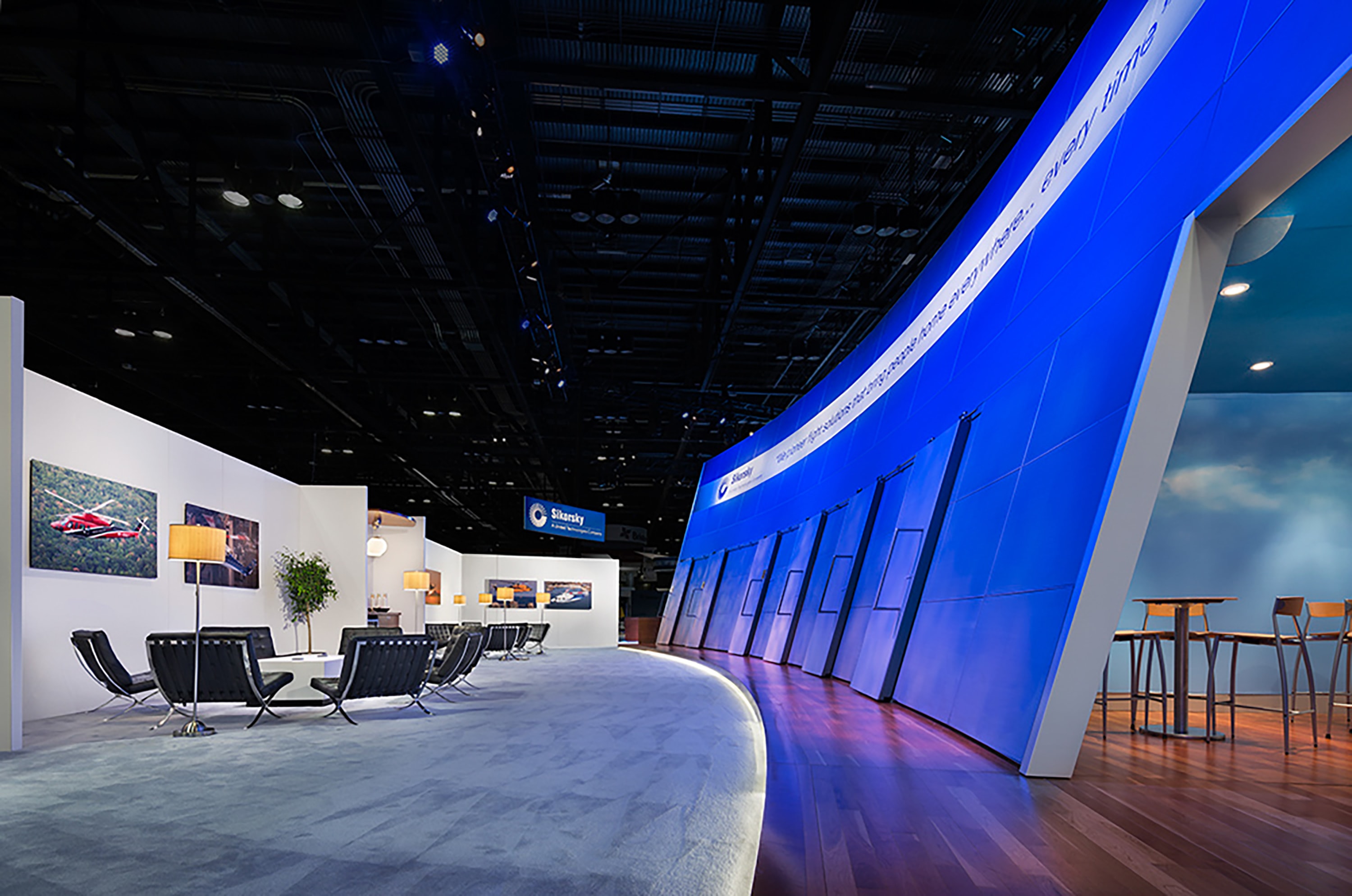 Sikorsky_05_available-light_trade-show