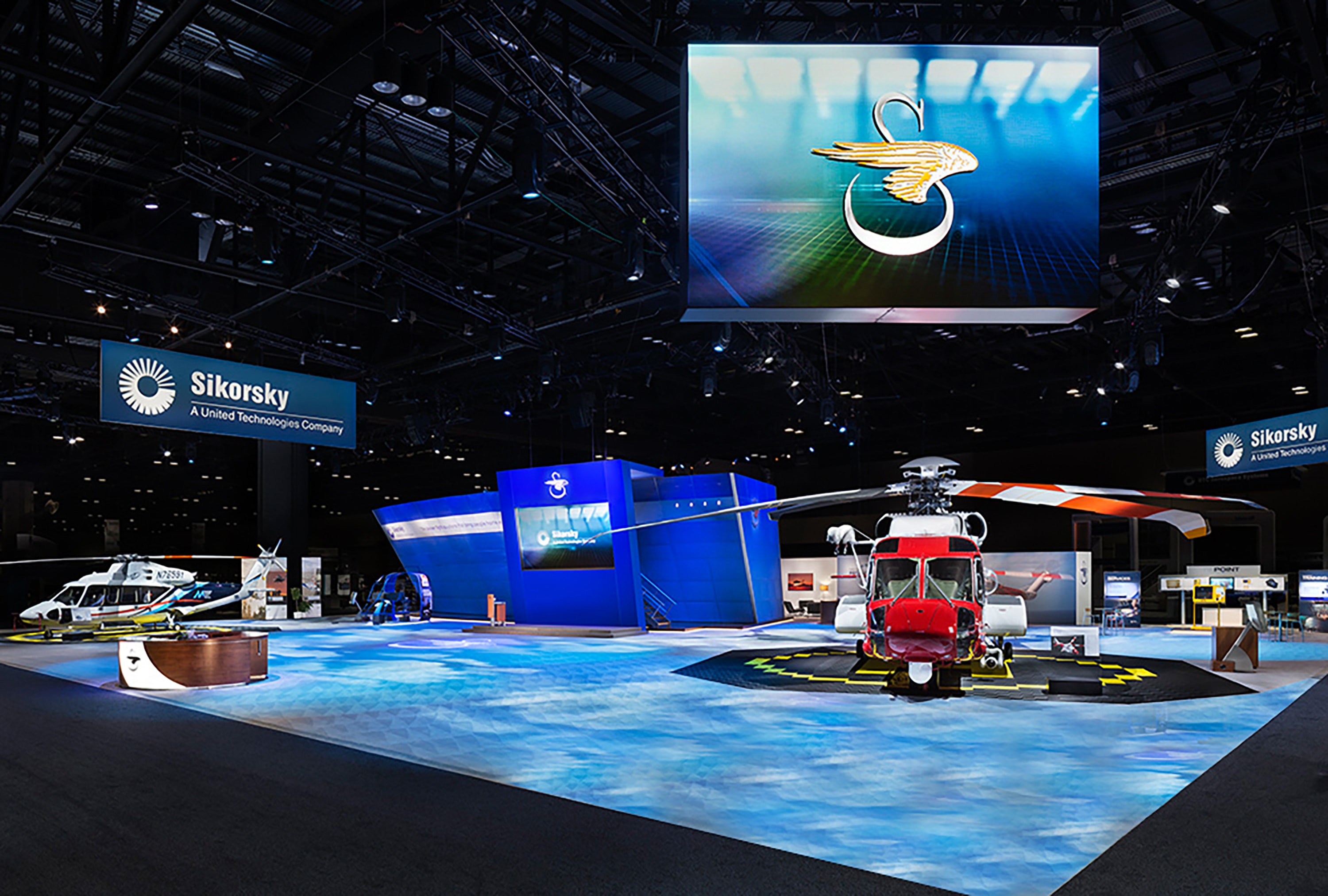Sikorsky_07_available-light_trade-show