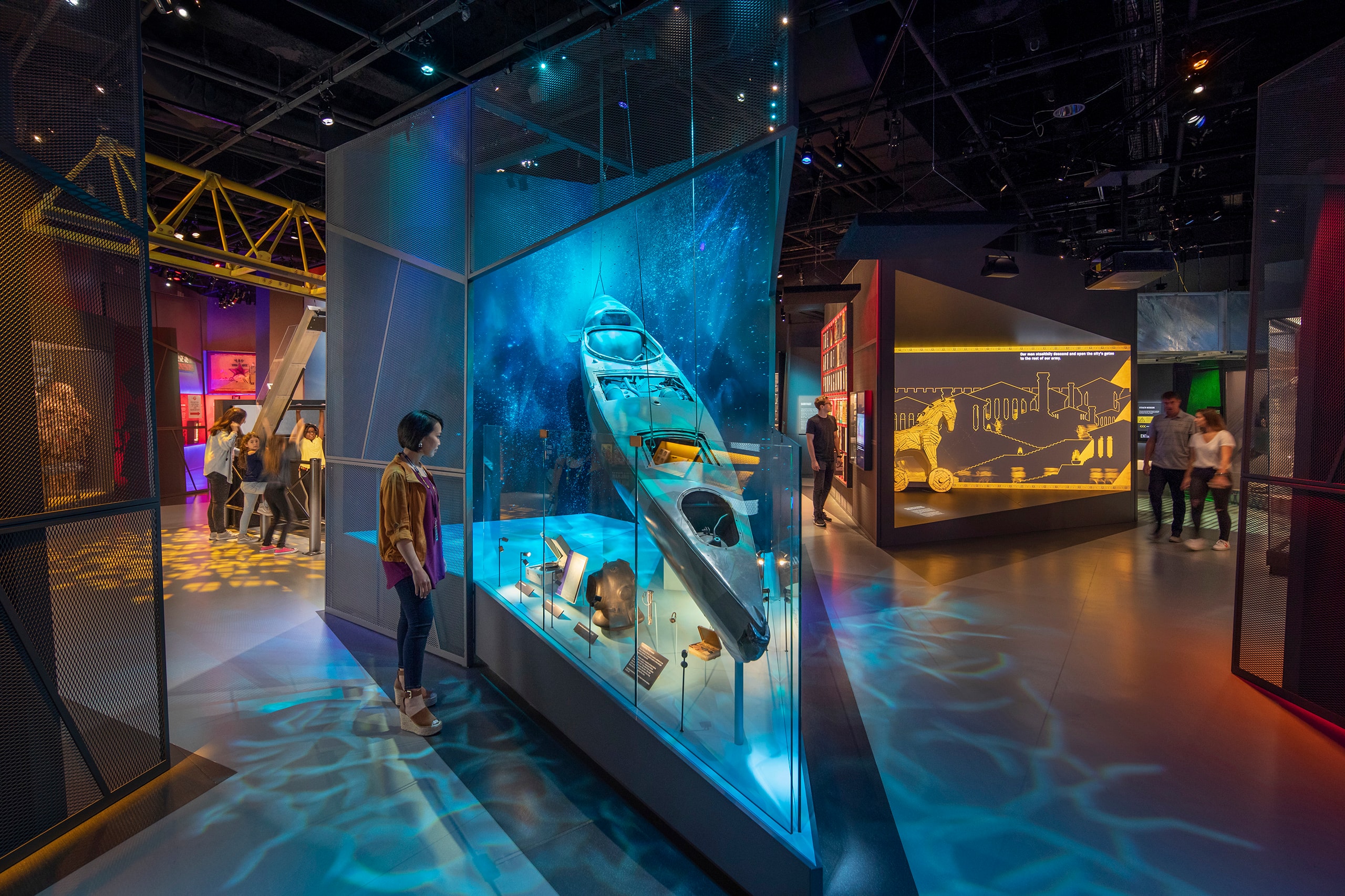 Spy2-Ex_01_available-light_museum