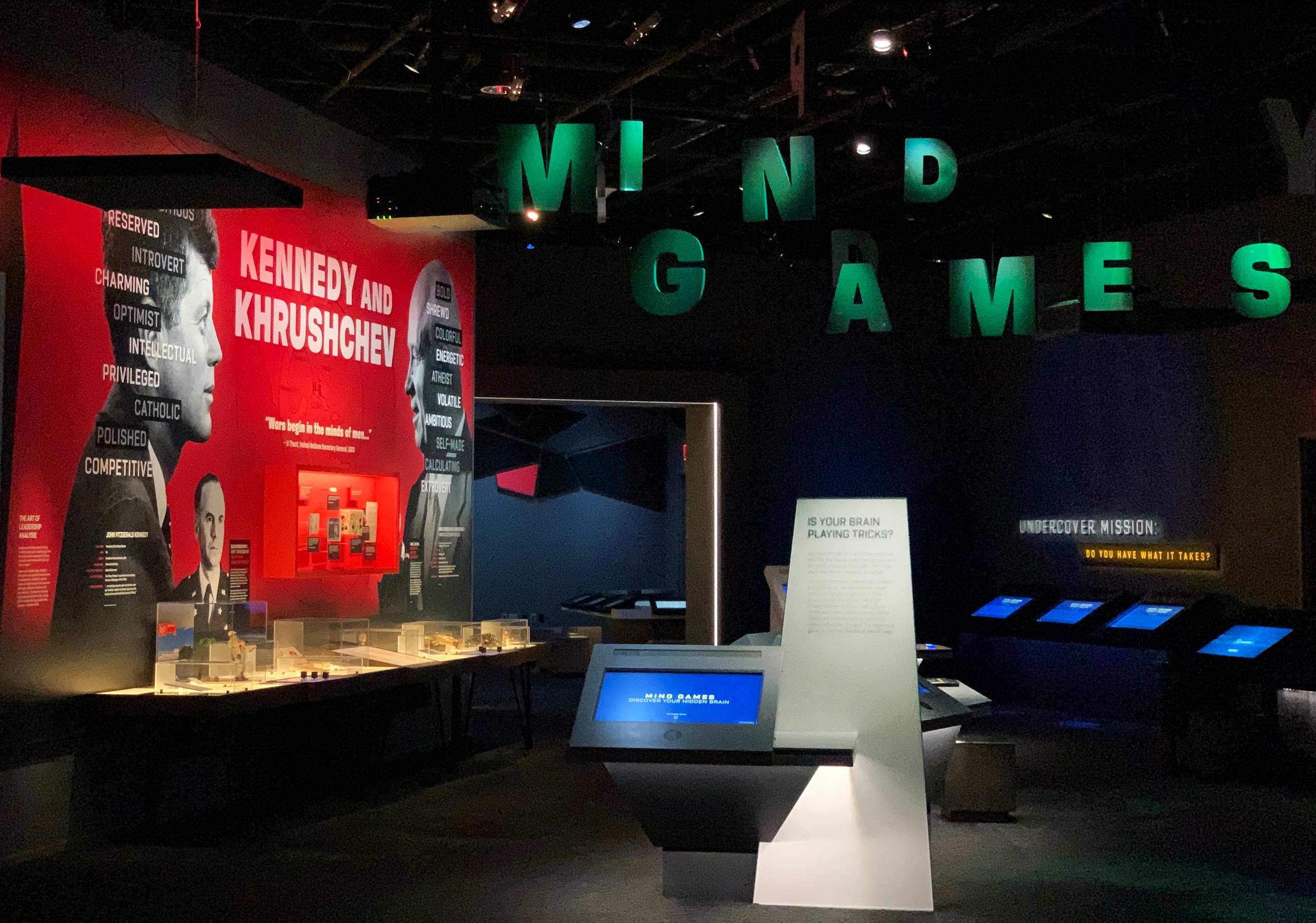 Spy2-Ex_02_available-light_museum