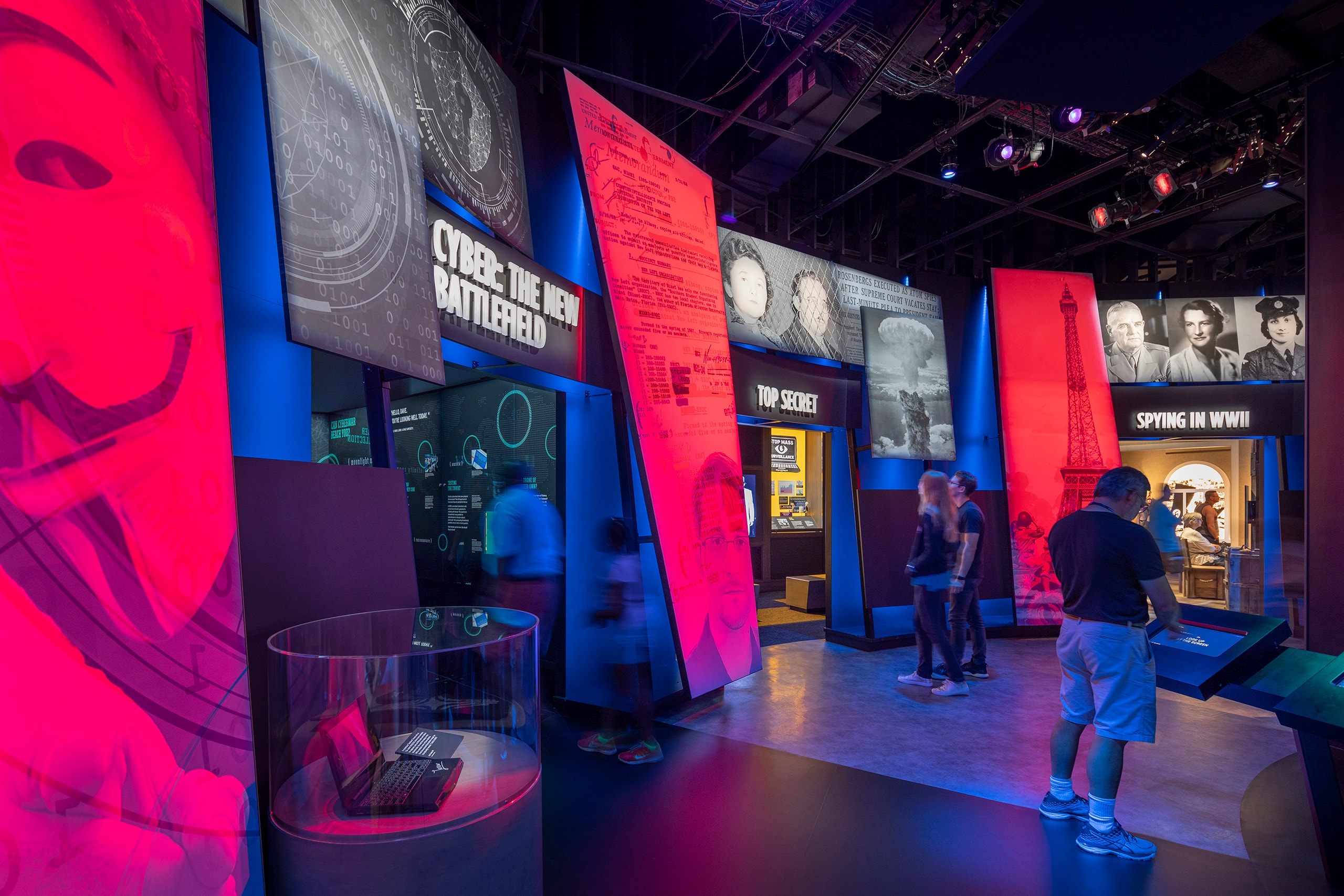 Spy2-Ex_03_available-light_museum