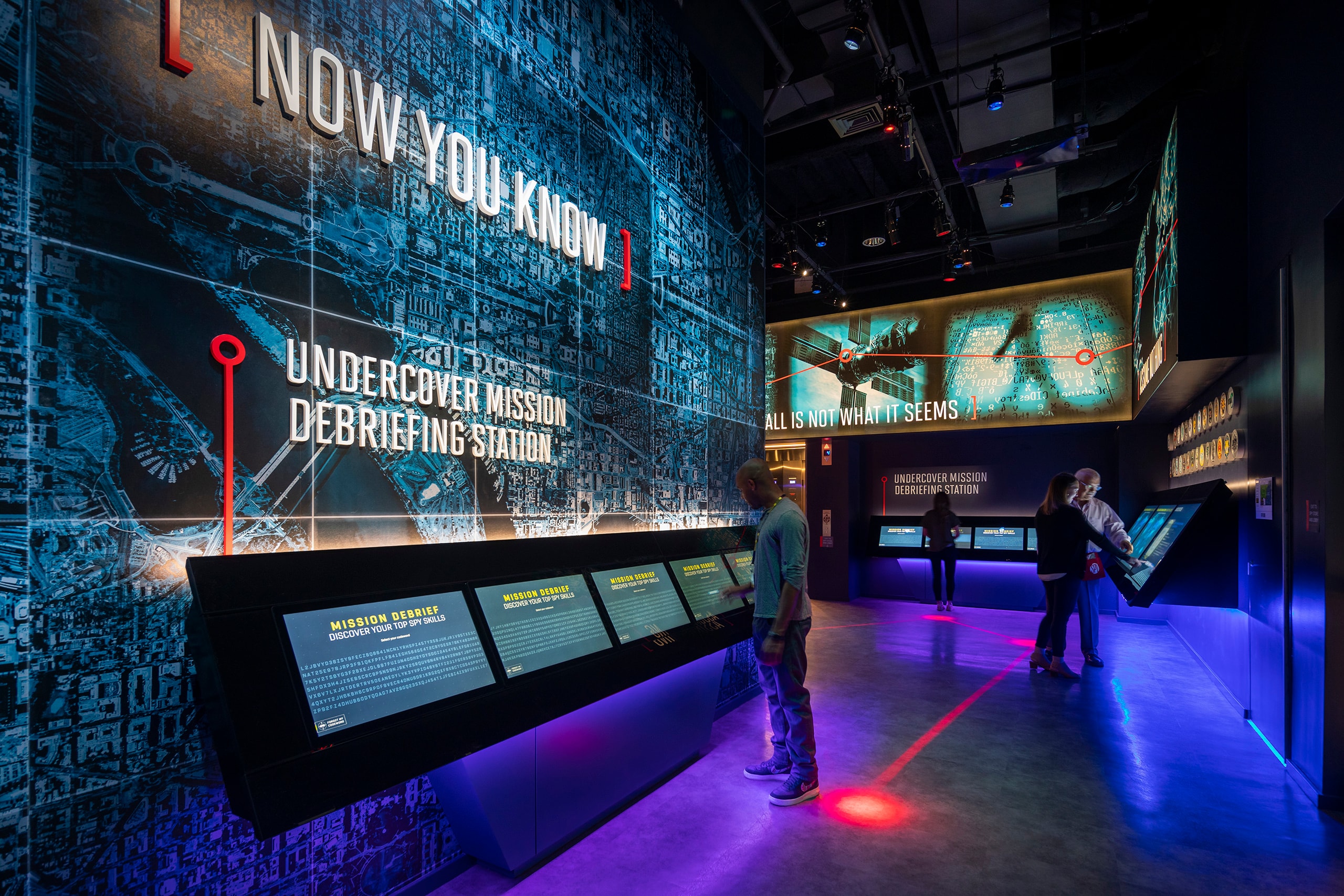 Spy2-Ex_04_available-light_museum