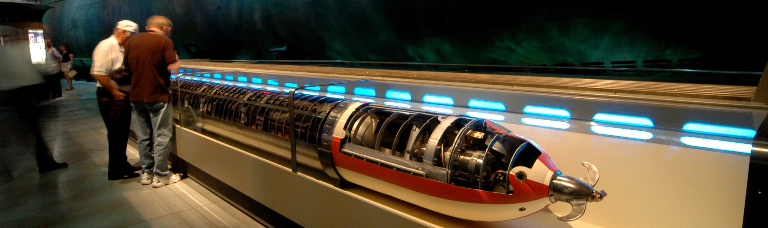 U505_04_available-light_museum