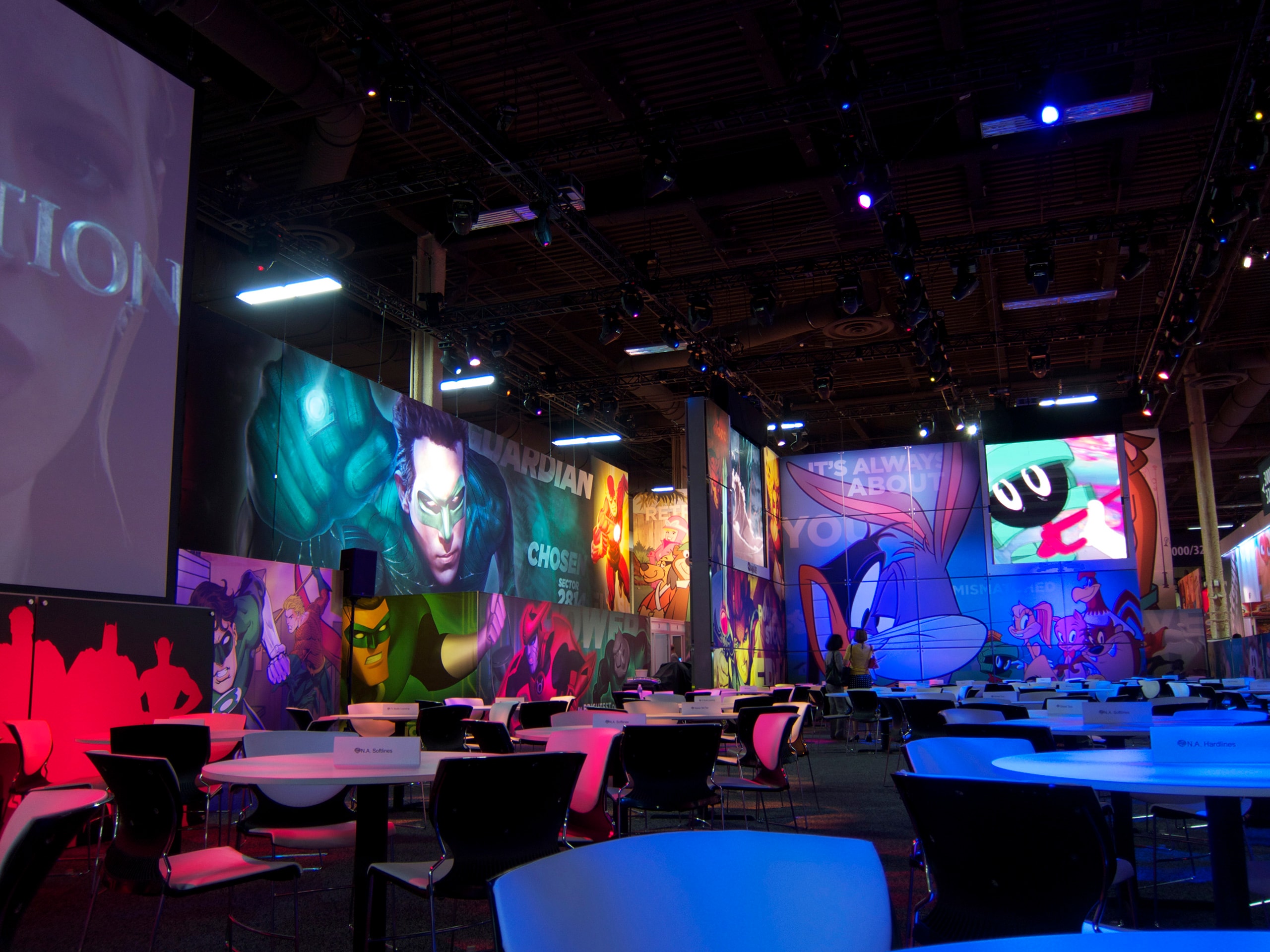 WB_01_available-light_trade-show