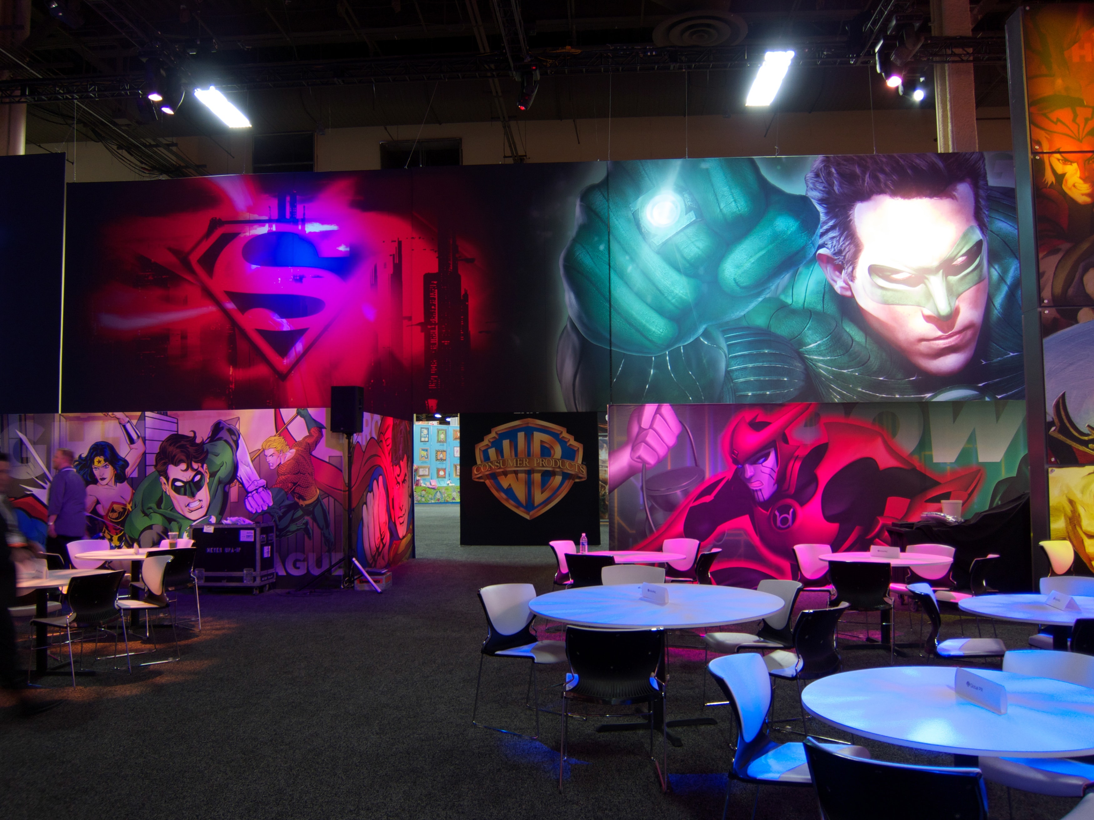 WB_03_available-light_trade-show