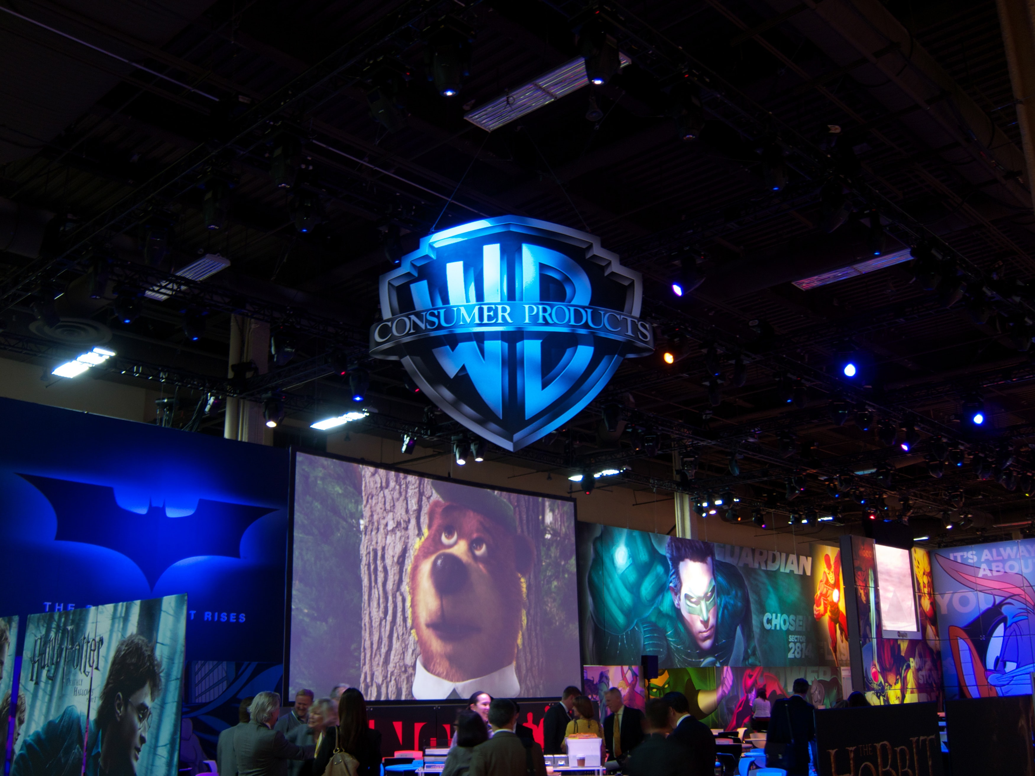 WB_04_available-light_trade-show