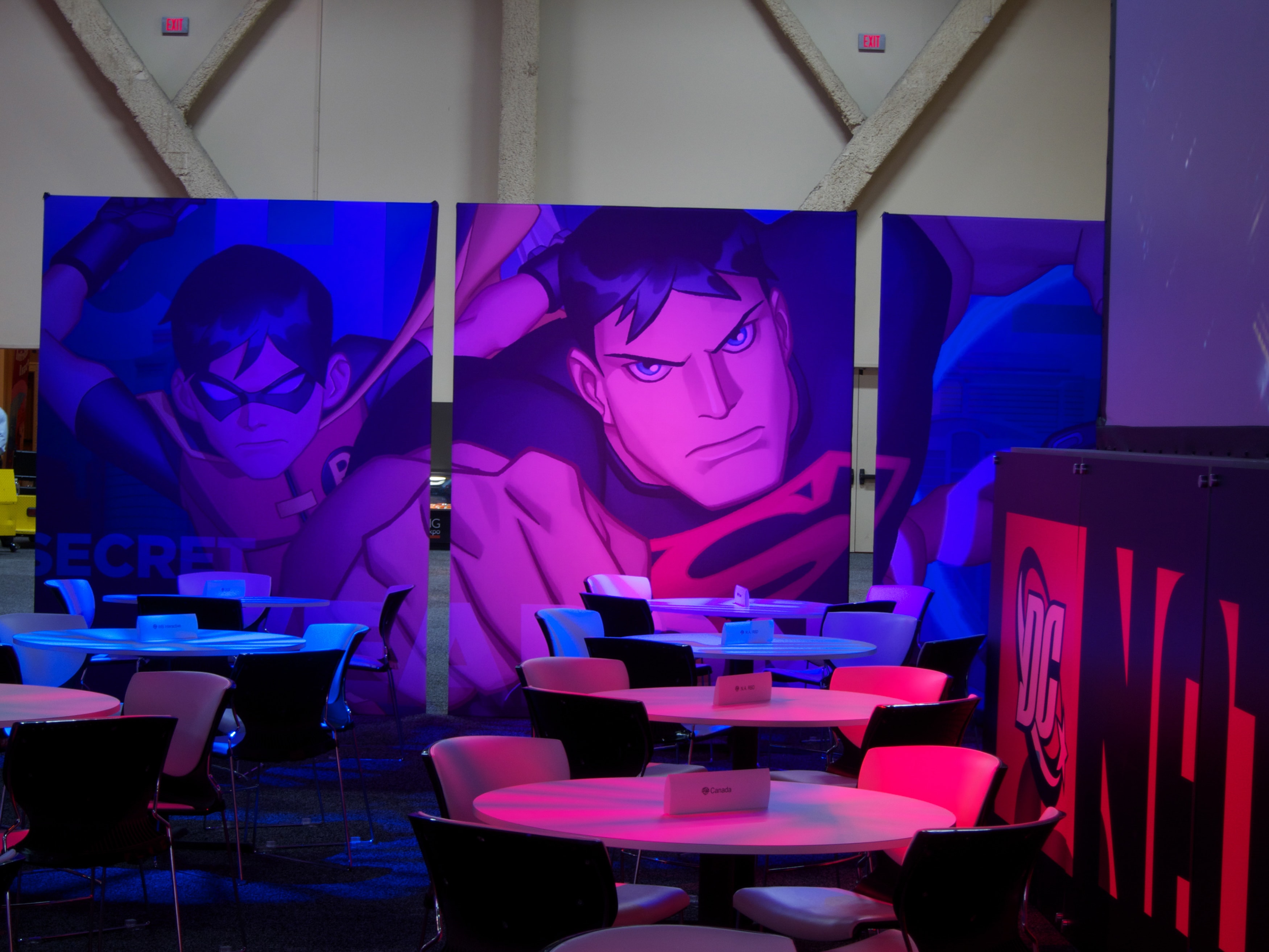 WB_05_available-light_trade-show