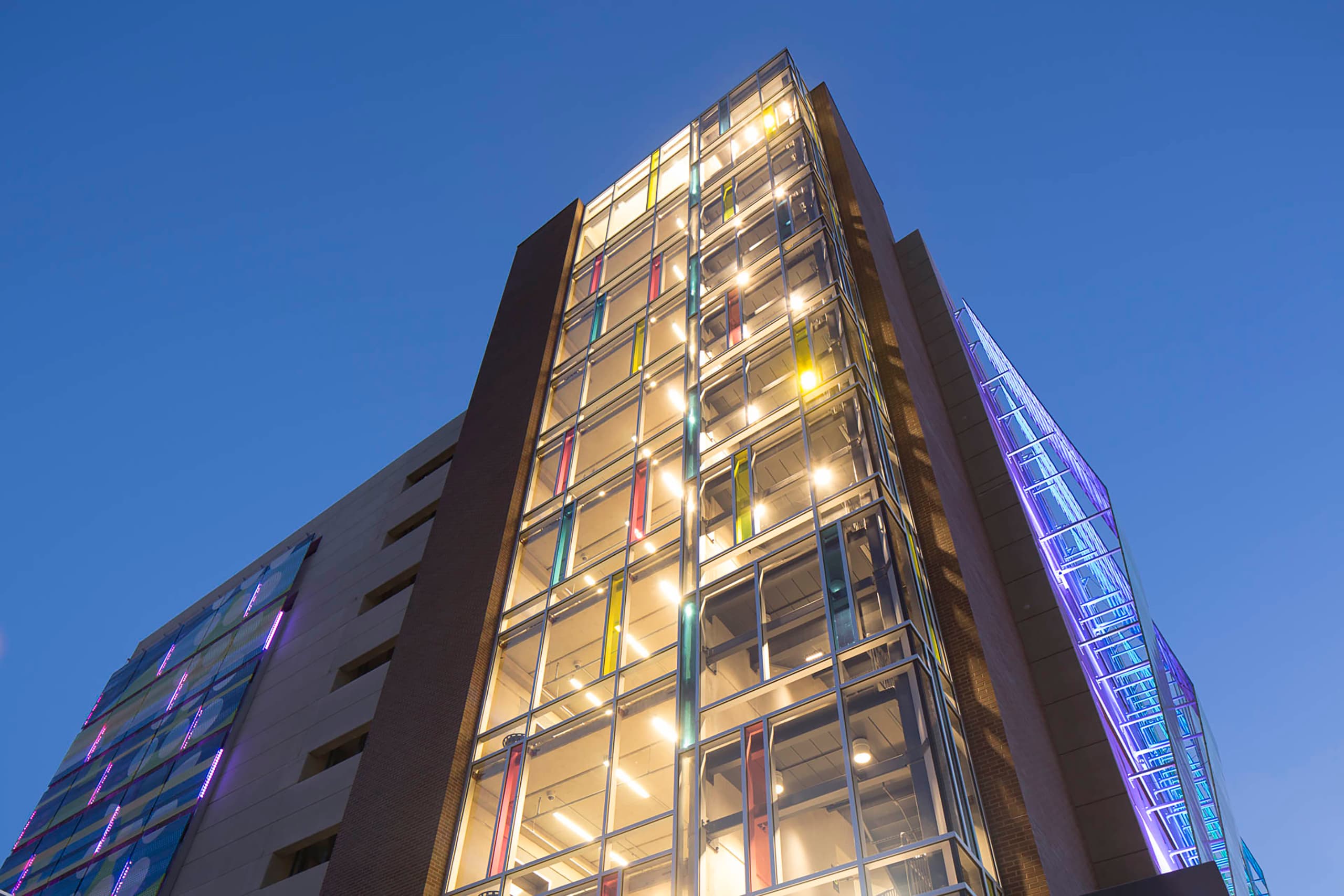 ChannelCenter_05_available-light_architecture ChannelCenter_05_available-light_architecture