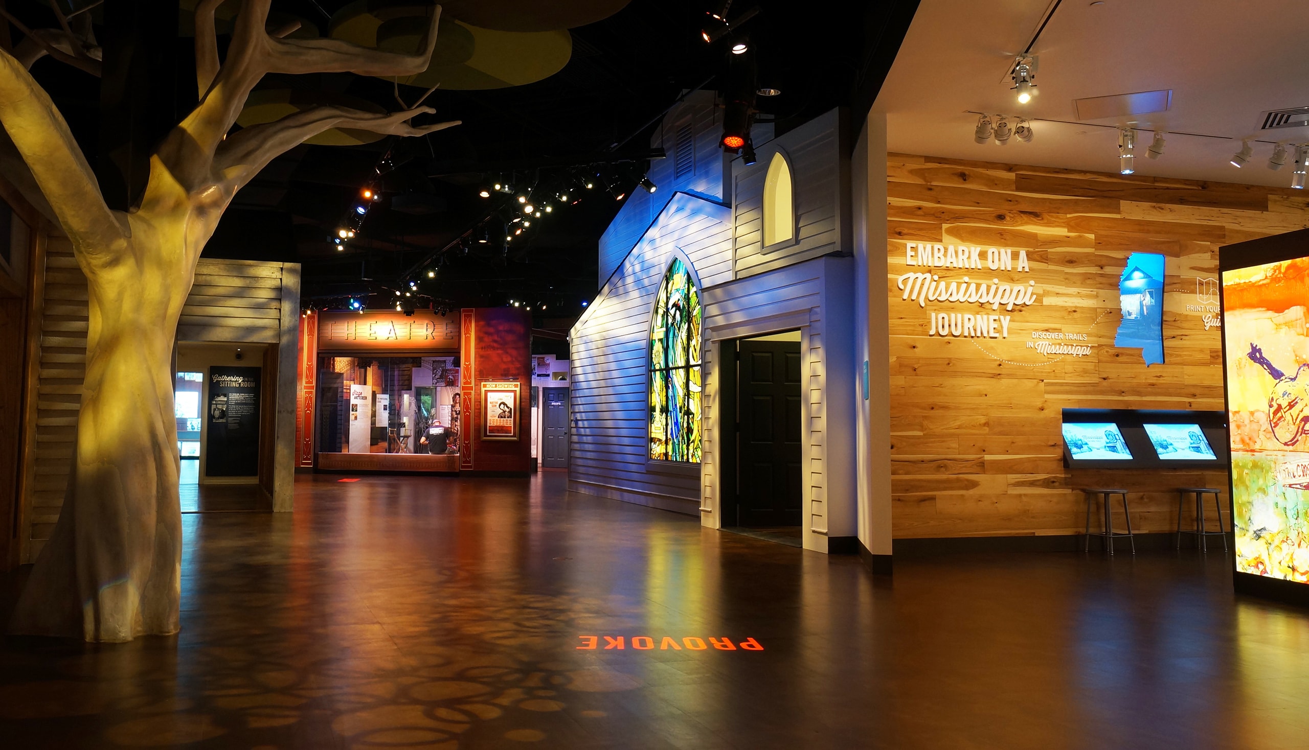 MAEEX_01_available-light_museum MAEEX_01_available-light_museum